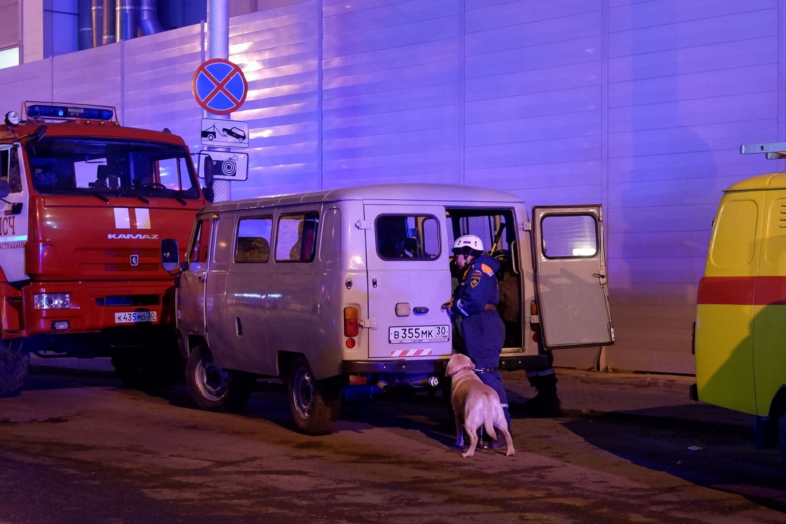 Но до завтра дом не дожил, всё рухнуло