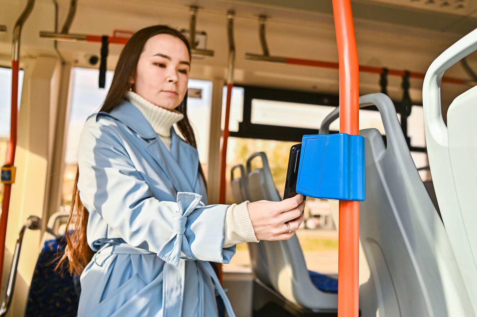 Оплата проезда картой мир. Оплата картой мир в транспорте. Экономия на проезде. Как съэкономить на тран. Экономия на проезде.