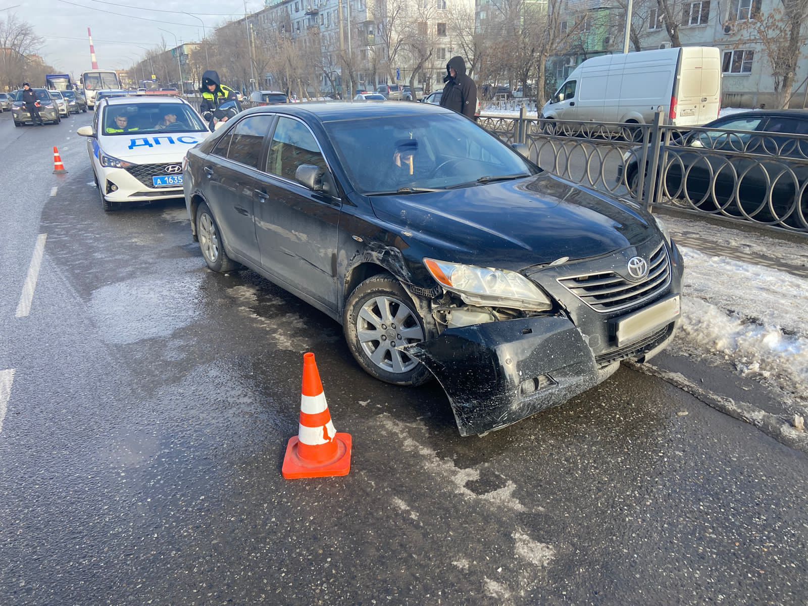 Четыре столкновения. Из-за автобуса в Астрахани в больницу попали трое  взрослых и ребёнок | 12.02.2023 | Астрахань - БезФормата