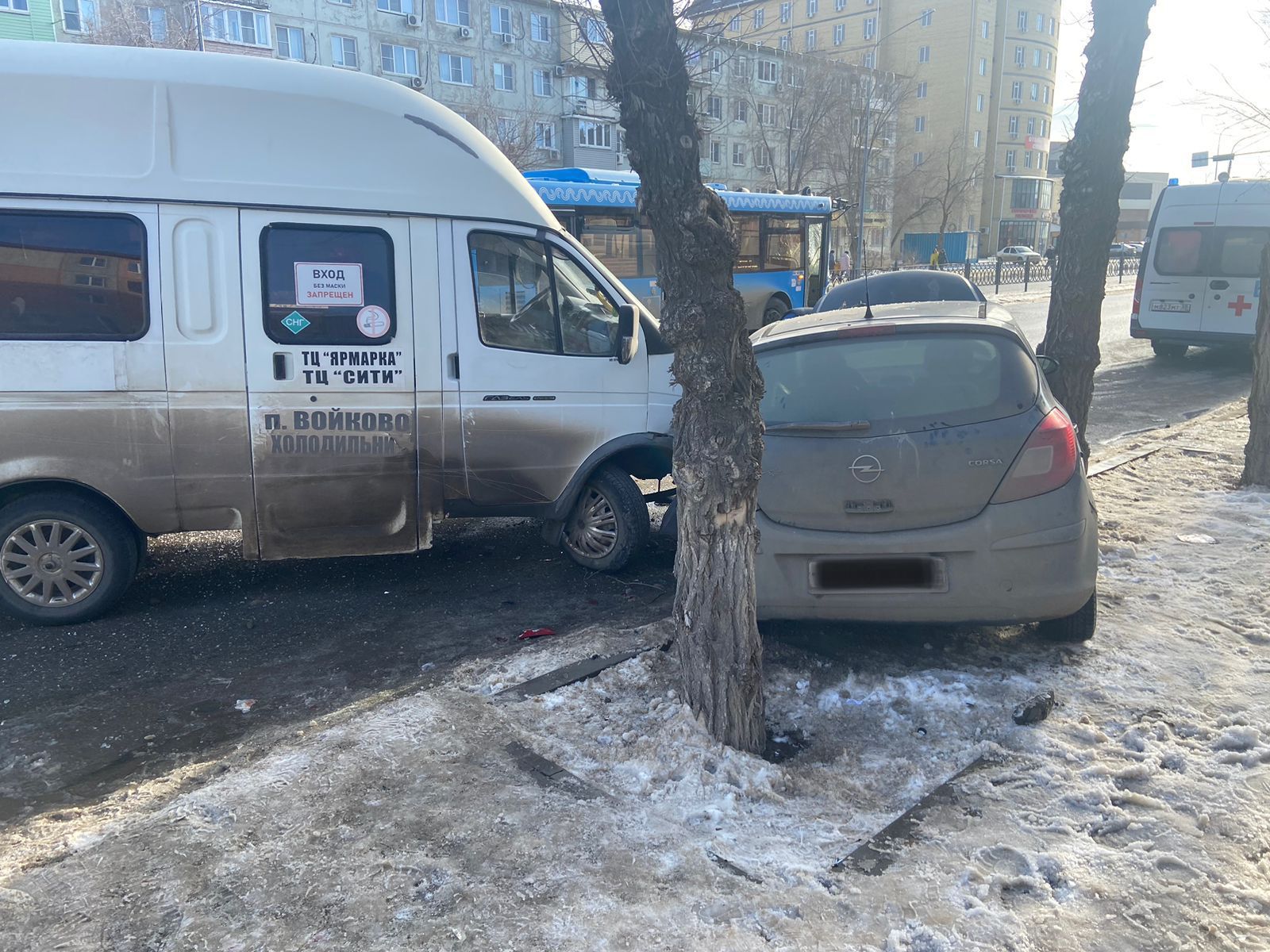 Четыре столкновения. Из-за автобуса в Астрахани в больницу попали трое  взрослых и ребёнок | 12.02.2023 | Астрахань - БезФормата