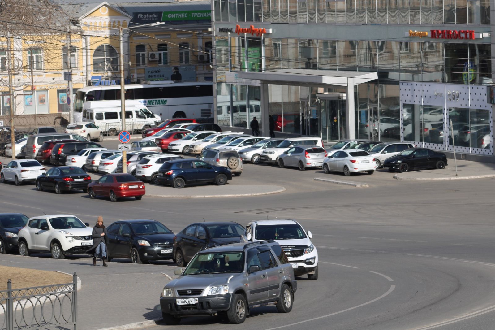 В центре Астрахани запретят парковаться. Куда ставить машину? | 21.03.2021  | Астрахань - БезФормата