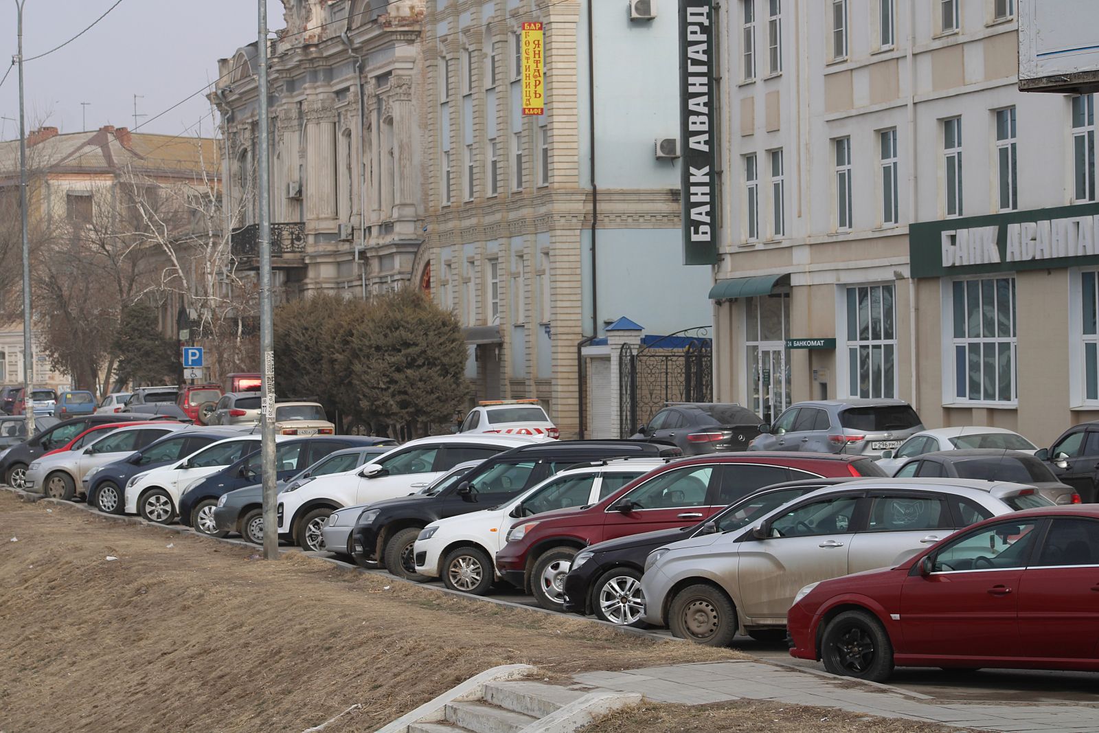 В центре Астрахани запретят парковаться. Куда ставить машину? | 21.03.2021  | Астрахань - БезФормата