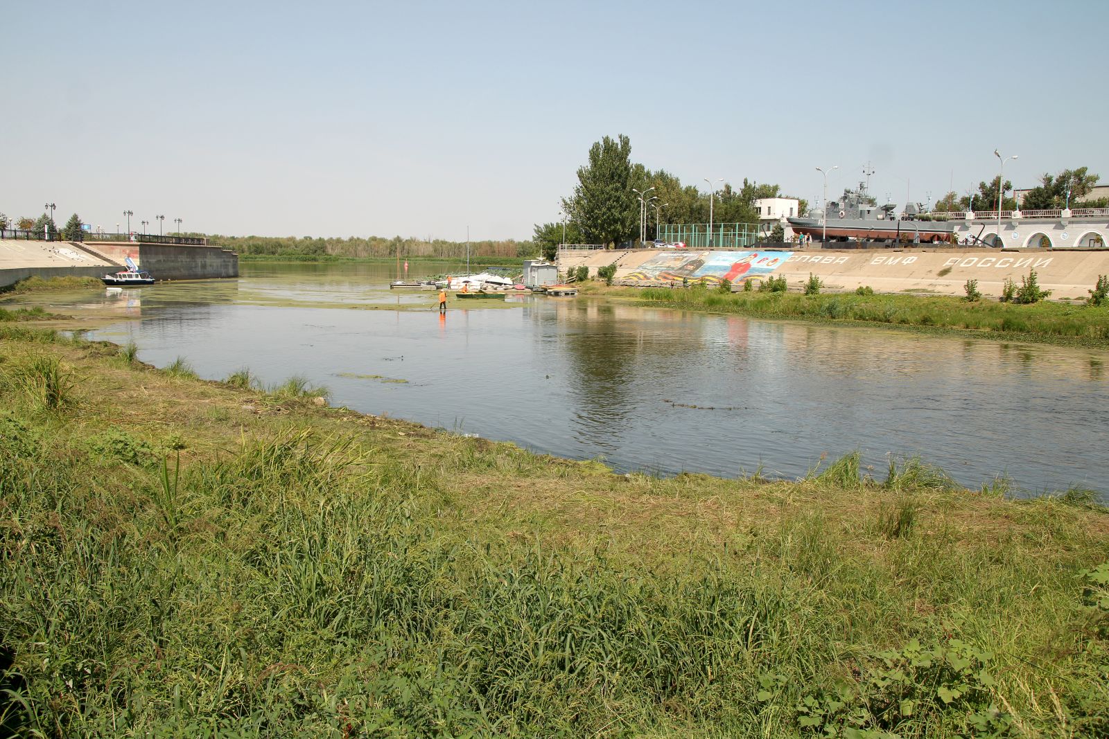 Стрелка вода. Кутум водоемы. Осушали кутум в Астрахани. Проект реконструкции набережной реки кутум в Астрахани а 2022 году. Астрахань подстанция на берегу кутума.