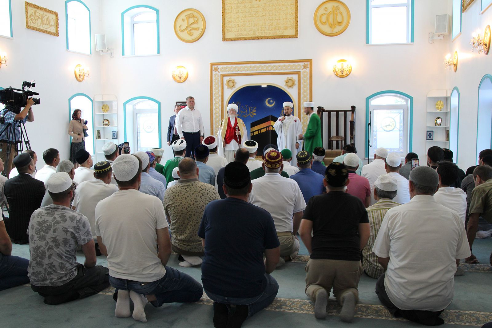 Астрахань мусульманская. Ногайская мечеть Астрахань. Ногайская зеленая мечеть Астрахань. Яшел мечеть Астрахань. Ифтары в мечети в Астрахани.