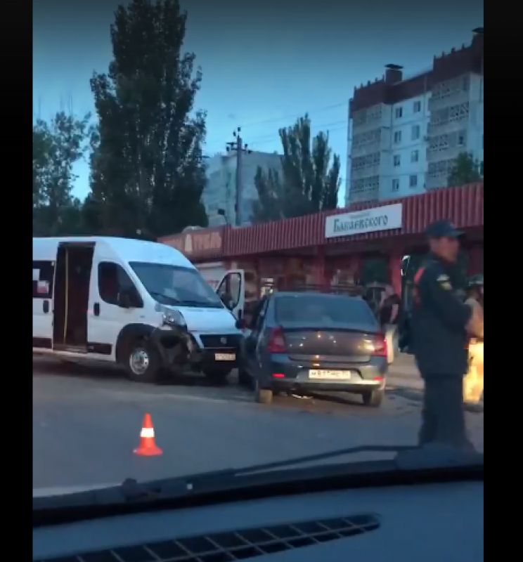 Трахнул пассажирку в машине
