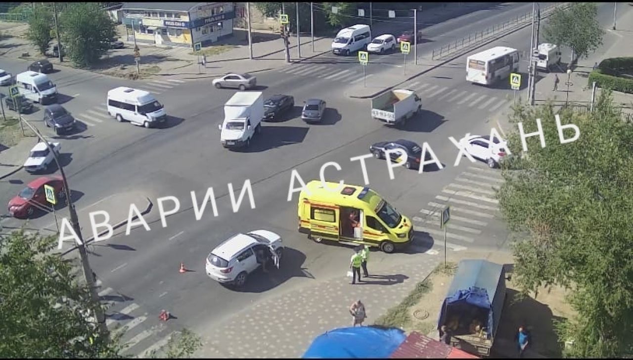 Девушка пострадала под колесами иномарки в Астрахани | 09.08.2021 |  Астрахань - БезФормата