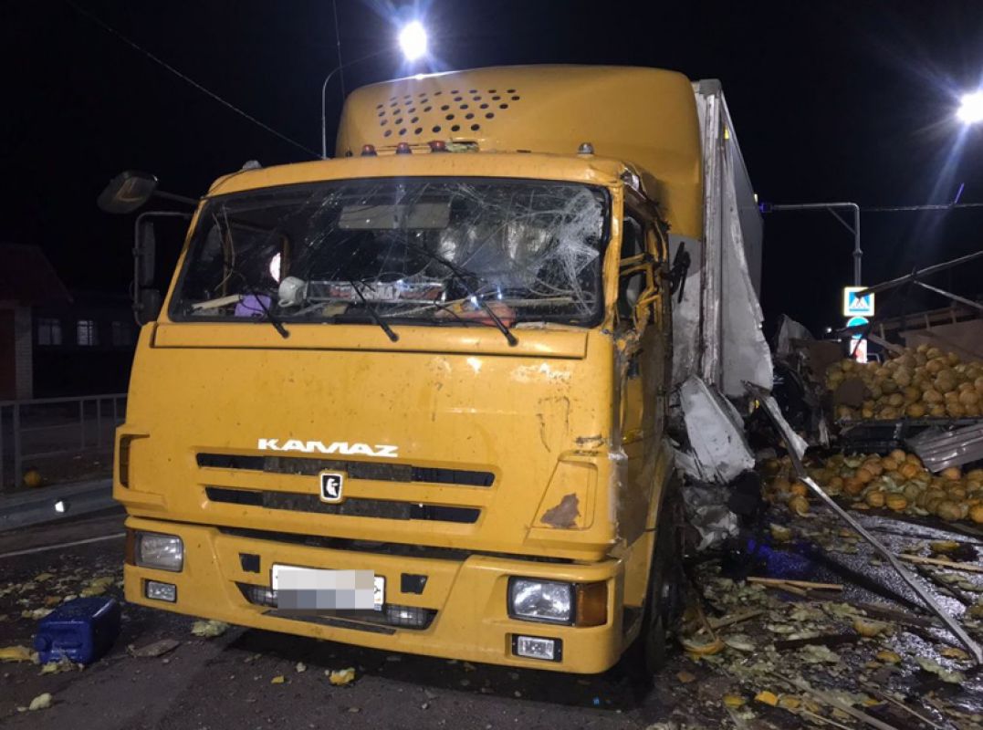 Нам с камазом кормильцем моим. Камаз кормилец. Камаз 5320 зимой. Камаз какой город. Жека кормилец.