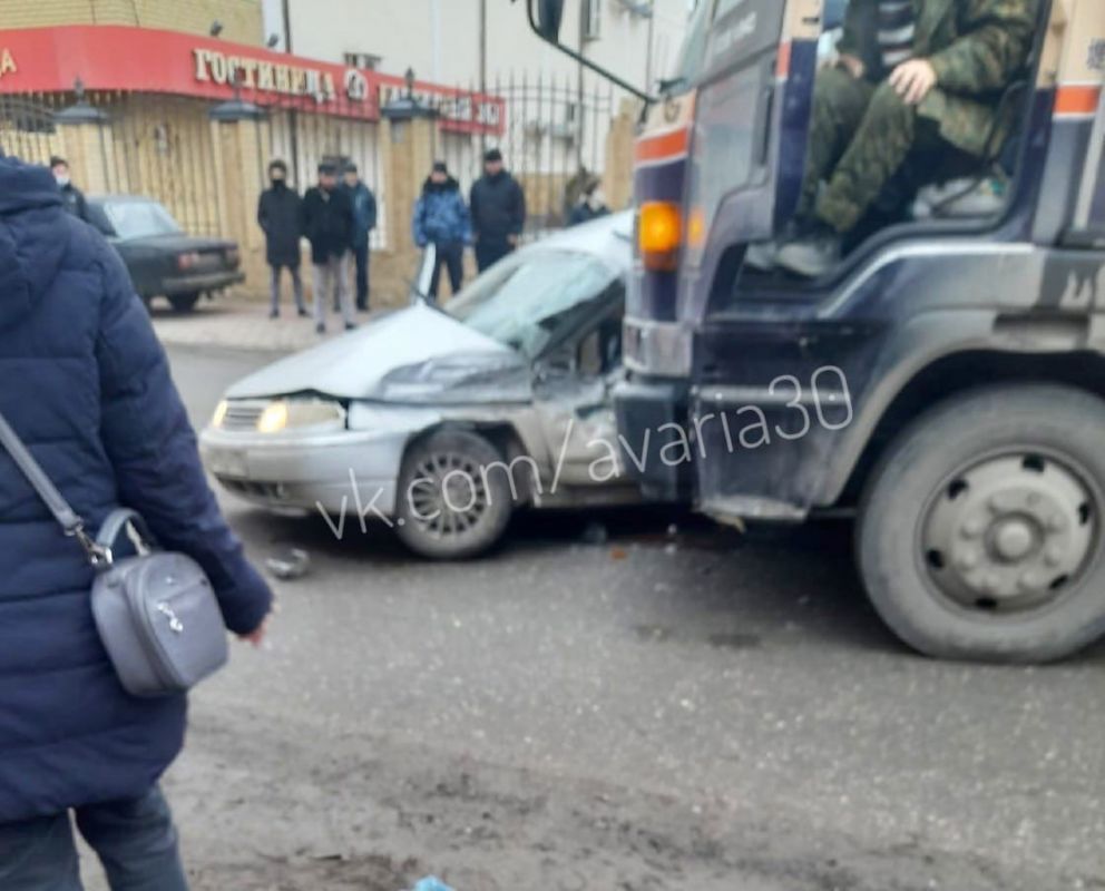 Сейчас 30 апреля. Авария в Астрахани на Бакинской. Астрахань ДТП 30 декабря 2022. Авария Астрахань на Бакинской вчера.