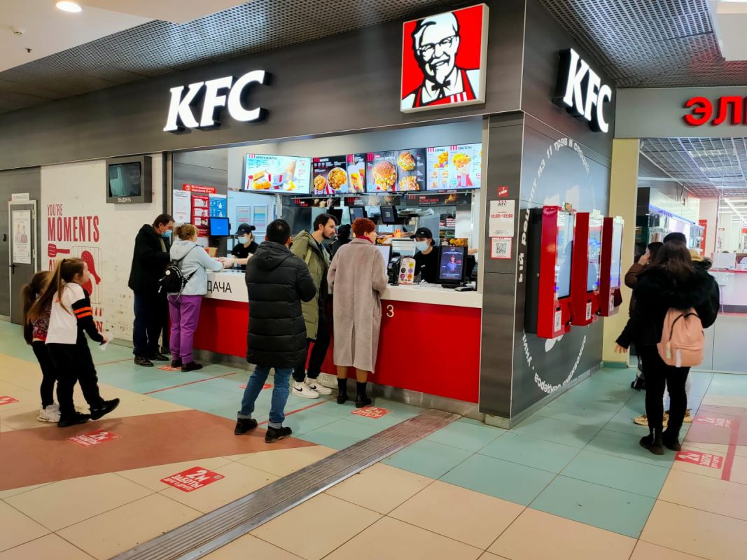 Kfc 24 часа. KFC Россия. KFC кафе. КФС ресторан. КФС магазин.