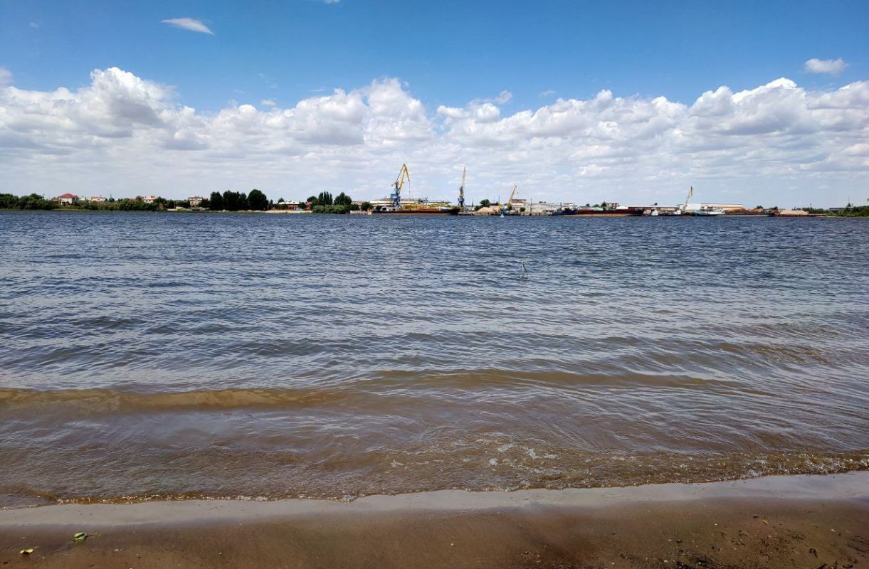 Река Волга в Астрахани