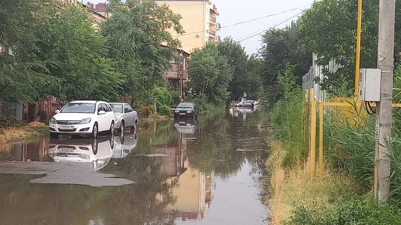 Идет ли сейчас дождь. Ливень. Ливень в городе. Дождь в городе. Ливень фото.