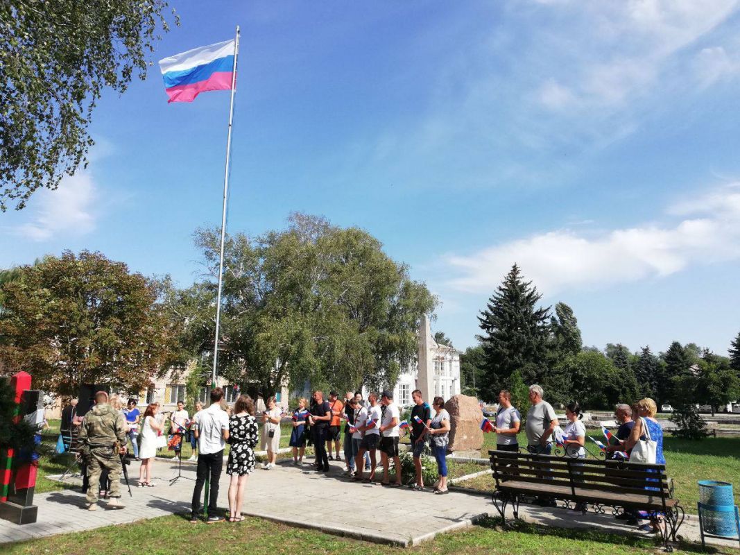 В церемонии приняли участие жители города, представители районной администрации и делегация из Астраханской области.