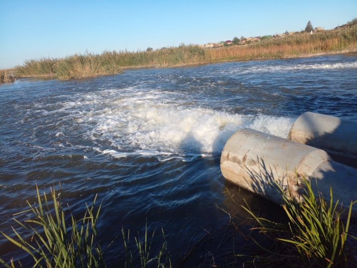 В трех районах Астраханской области началась подкачка воды