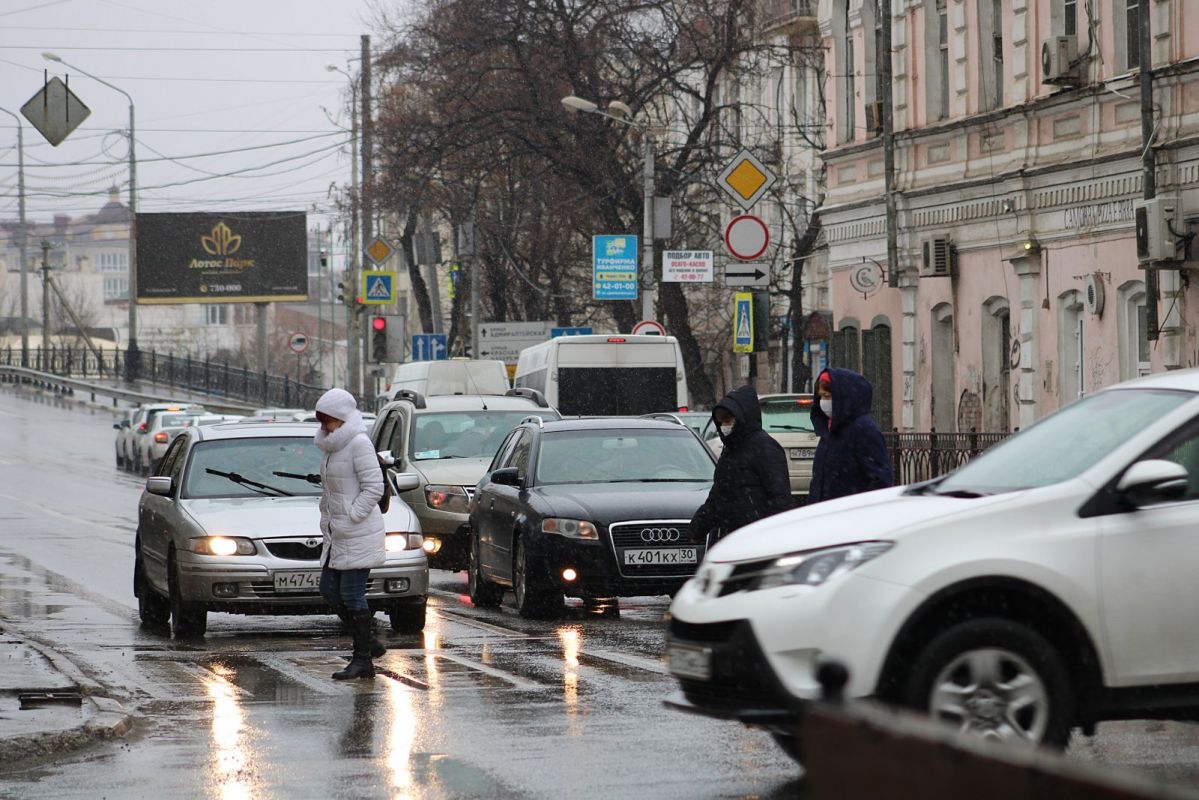 В Астрахани насчитали 28 мест с частыми ДТП. Водители нашли и другие  опасные участки