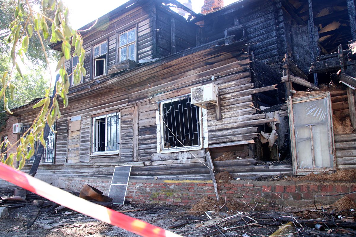 В пожаре пострадал деревянный флигель, входящий в единый усадебный комплекс - усадьбы Яковлева.