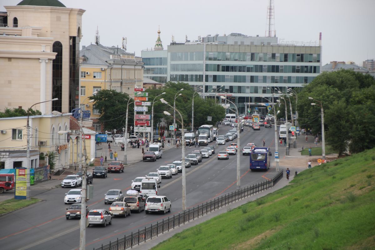 На Адмиралтейской запрещают левые повороты, но не все