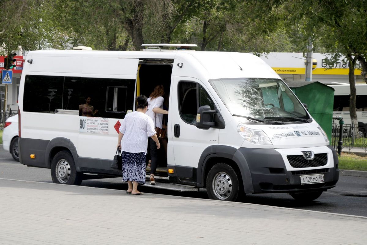 Работа такси и маршруток резко изменилась в Астрахани. Что происходит