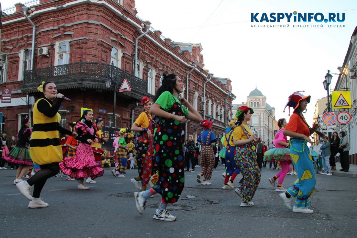 Астрахань начинает праздновать День города. Праздничная программа пройдет с  салютом и приглашёнными звёздами