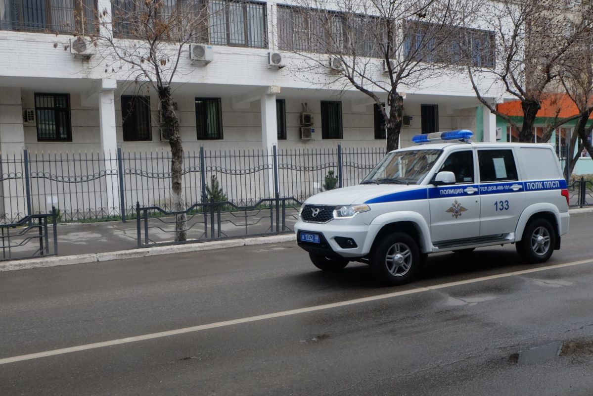 Полицейского ударили ножом в Астрахани