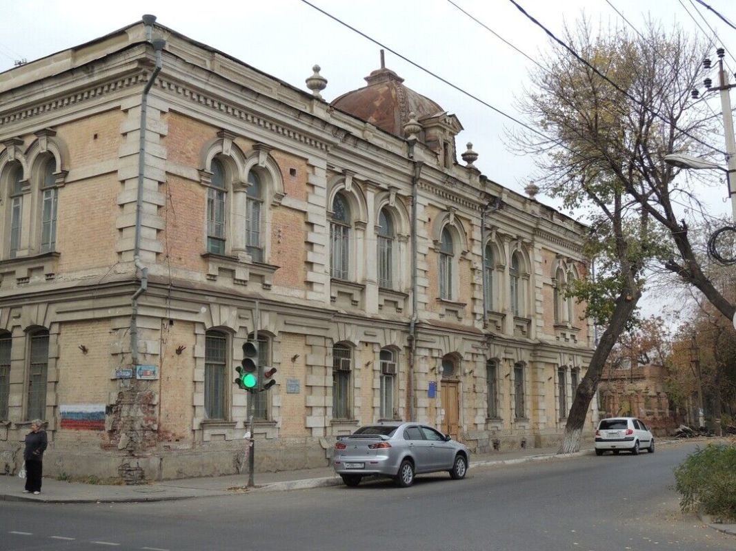 Бывший Казачий клуб на Чалабяна, 16.