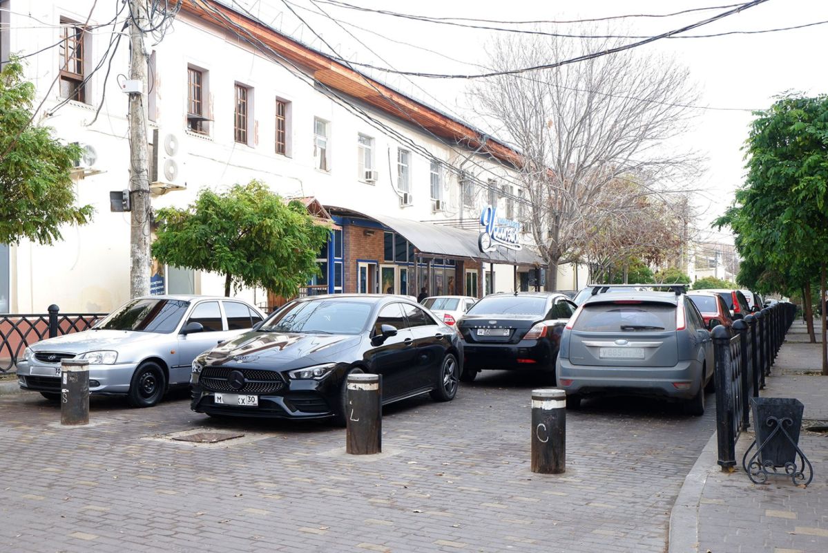 Пешеходная улица Ахматовская.