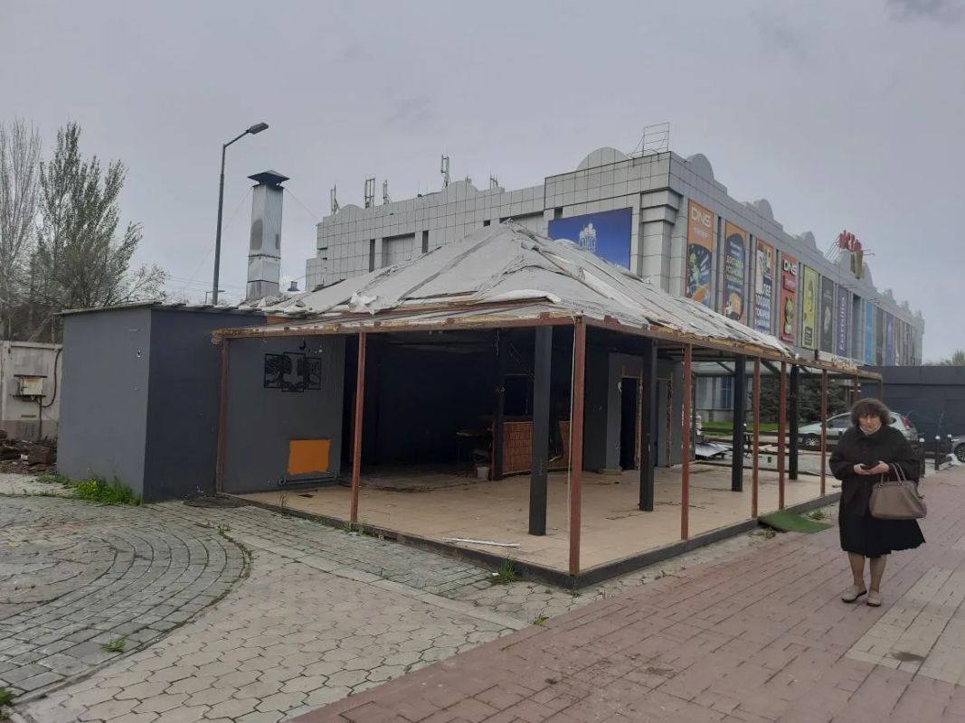 Кафе разбирают