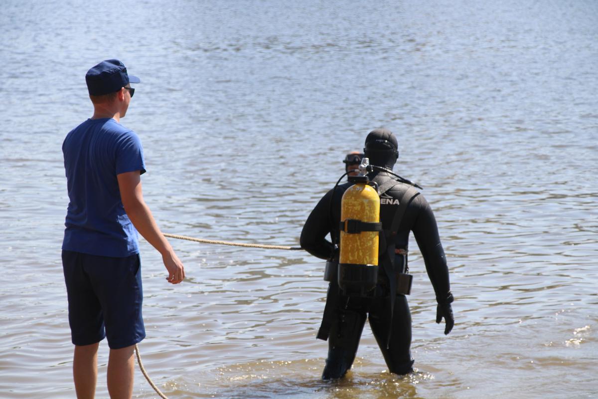 Пляж на фальстарте: жара загнала астраханцев в воду